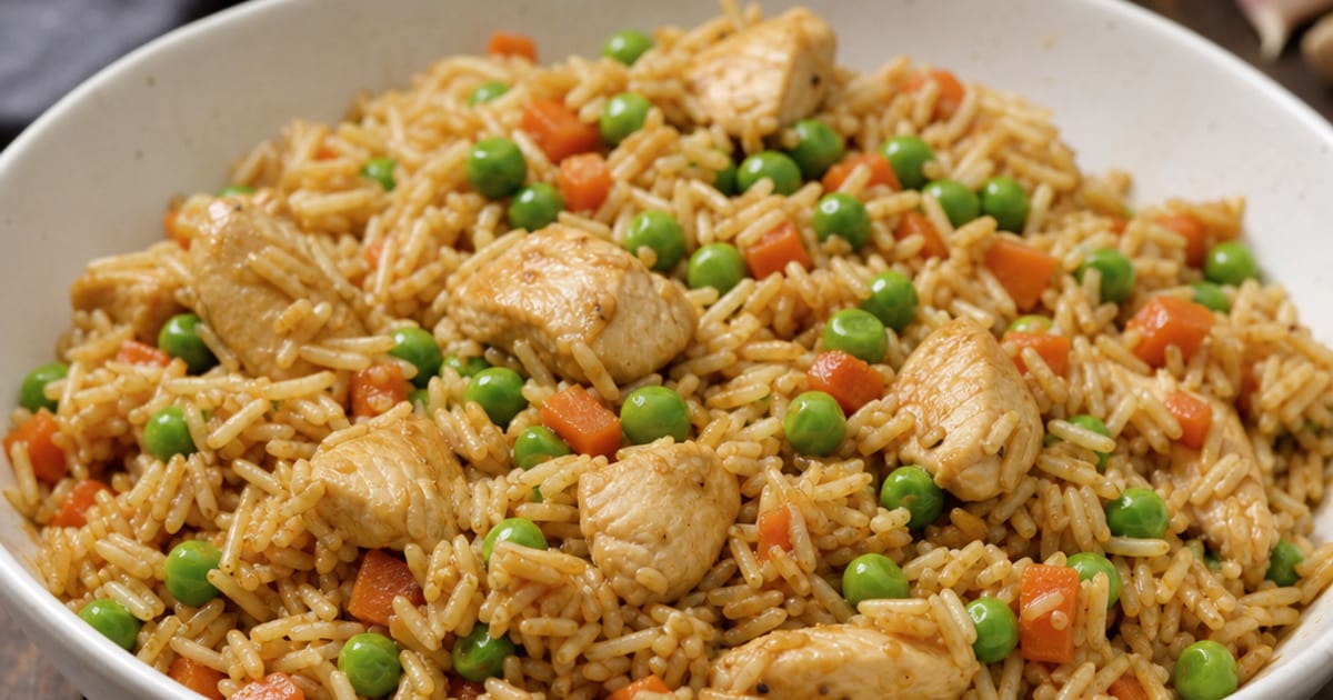Riz sauté asiatique au poulet et légumes